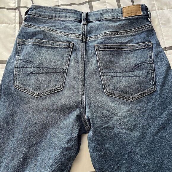 American Eagle Curvy Mom Jeans Medium Wash 14.5 in Hip 27 in Inseam 40 in Length - Picture 7 of 9